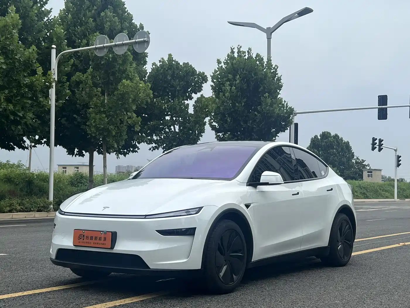 Tesla Model Y 2026 Rear-Wheel Drive