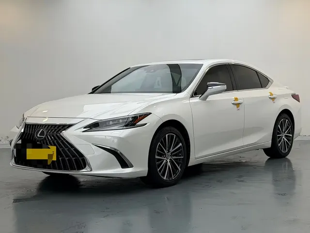 Lexus ES 2022 300h Ultimate Edition