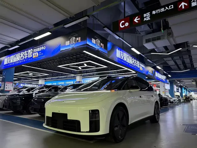 Li Auto Li i8 2025 Standard Edition
