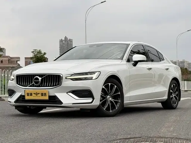 Volvo S60 2022 B4 Smart Comfort Luxury Edition
