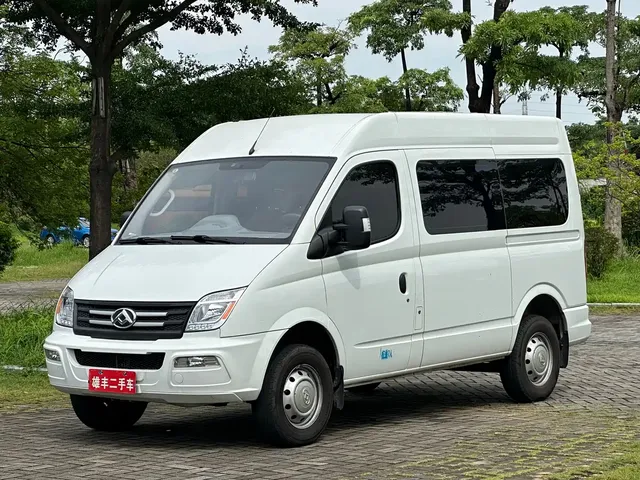 SAIC Maxus Xintu V80 2023 2.0T PLUS Manual All-round King Short Wheelbase Medium Roof 7/8/9-seater