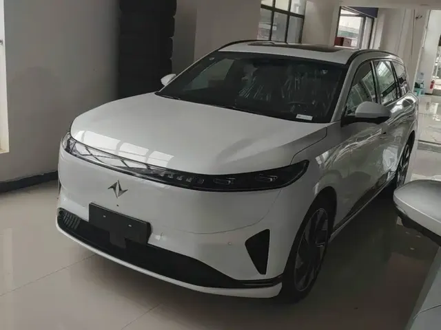 Dongfeng Yipai eπ008 2025 210Ultra Extended Range 6-Seater