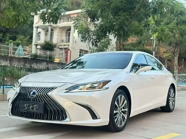 Lexus ES 2021 300h Luxury Edition