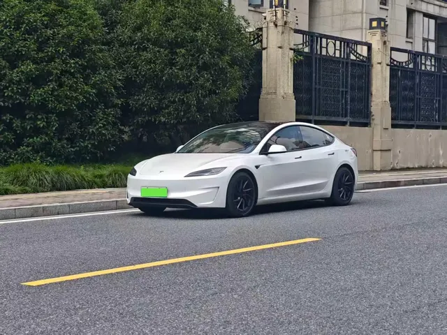 Tesla Model 3 2024 High-Performance All-Wheel Drive Edition