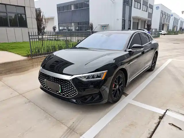 BYD Han 2023 DM-i Champion Edition 121KM Prestige