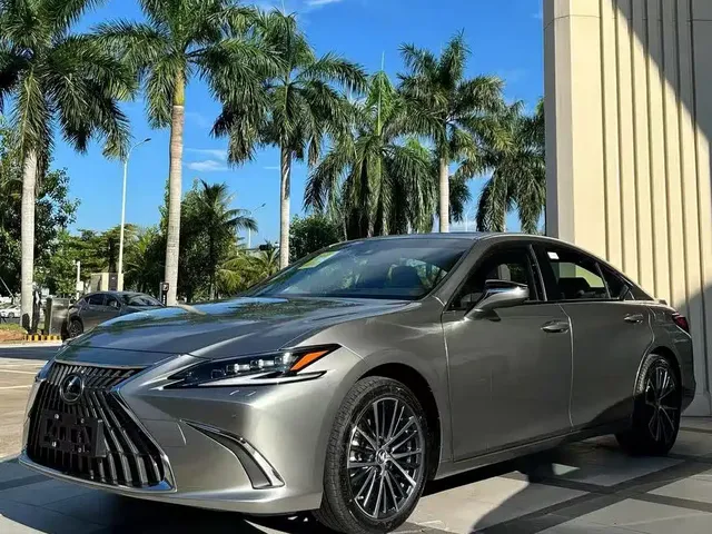 Lexus ES 2022 300h Excellence Edition