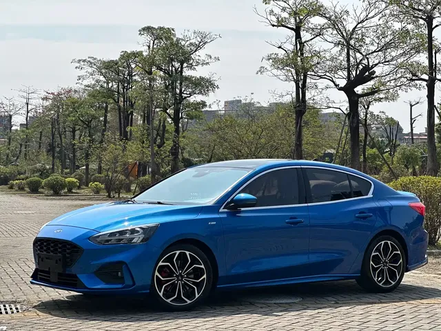 Ford Focus 2021 Sedan EcoBoost 180 Auto ST Line