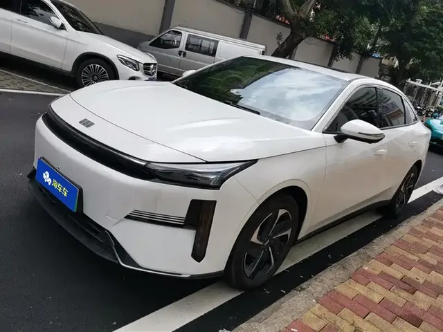 Geely Galaxy L6 2024 125km PLUS Soaring Dragon Edition