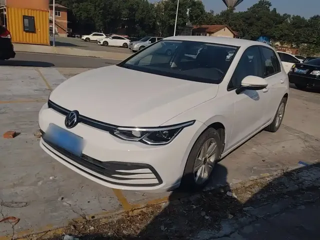 Volkswagen Golf 2021 200TSI DSG