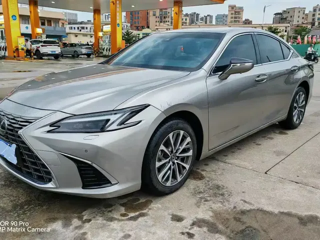 Lexus ES 2025 200 Ultimate Edition