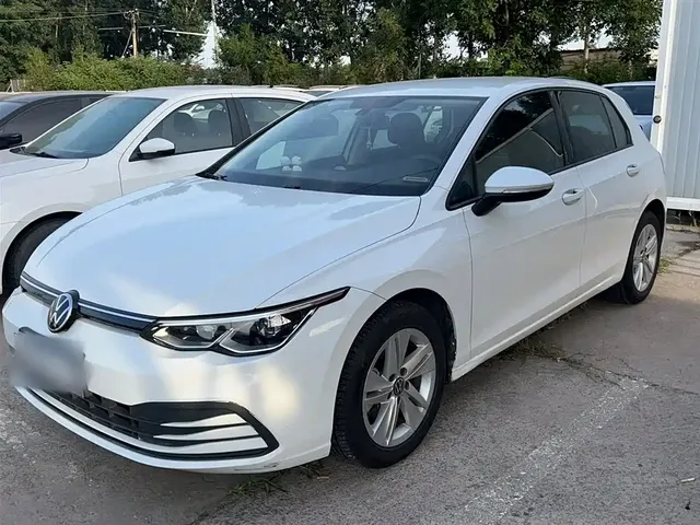 Volkswagen Golf 2023 Model 200TSI DSG