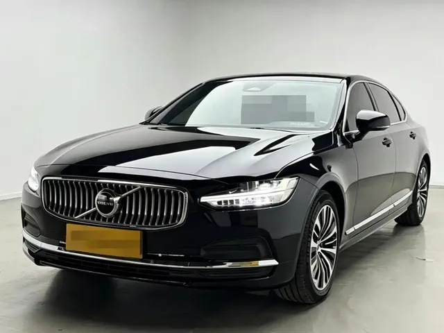 Volvo S90 2024 B5 Momentum Luxury Edition