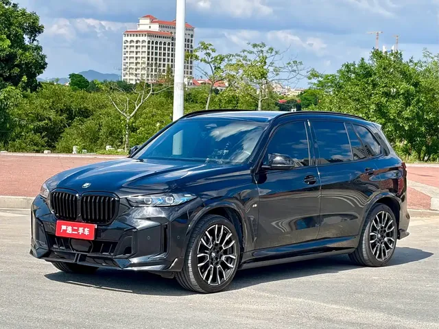 BMW X5 2023 xDrive 40Li M Sport Black Night Package