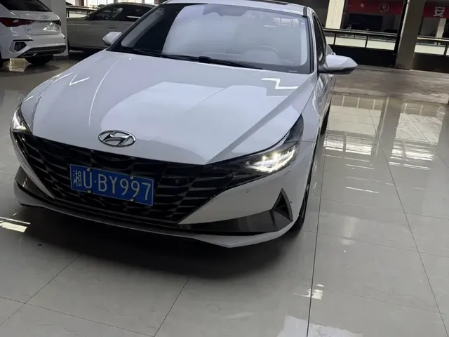 Hyundai Elantra 2022 1.5L CVT LUX Premium Edition