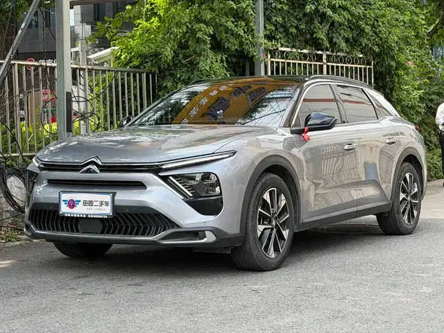 Citroën Versailles C5 X 2023 1.6T Momentum