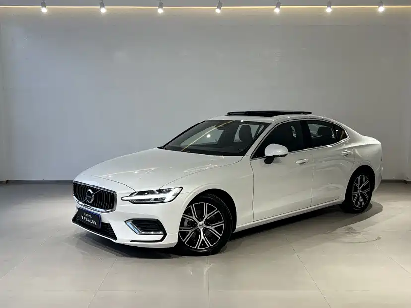 Volvo S60 2026 B4 Smart Luxury Edition