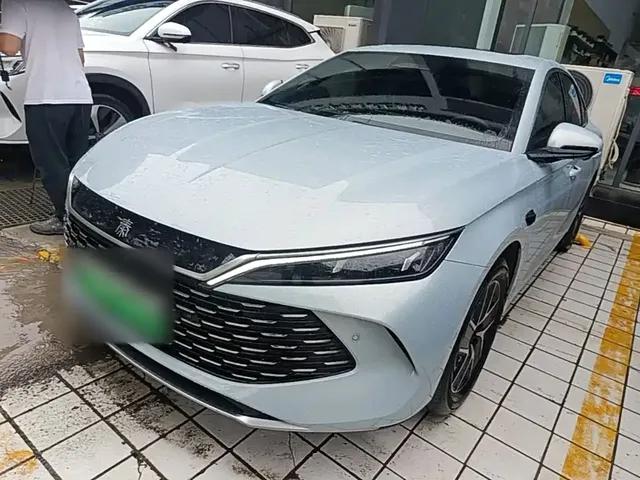 BYD Qin L 2025 DM-i Smart Drive Edition 120KM Leading