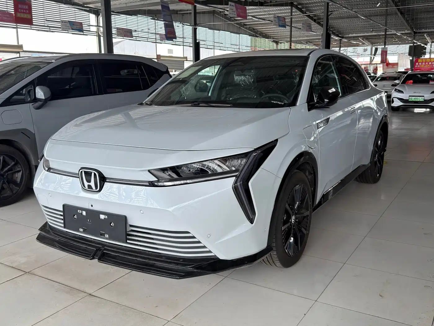 Honda Hunting Light e:NS2 2024 Dazzling Light Edition