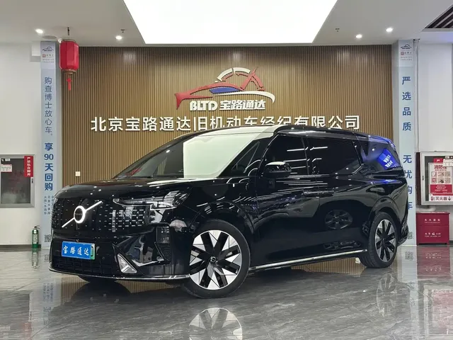 Volvo EM90 2025 Ultra Six-Seater