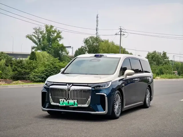 Voyah Auto Voyah Dreamer 2025 PHEV AWD Flagship Qian Kun Edition