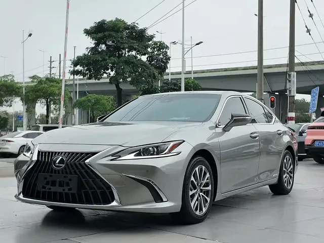 Lexus ES 2021 300h Excellence Edition