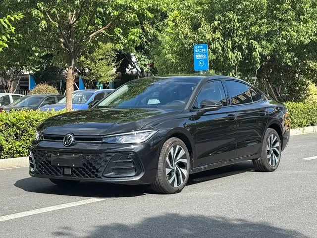 Volkswagen Passat 2025 Pro 380TSI Starlight Dragon Glory Edition