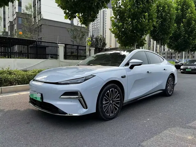 Geely Galaxy Xingyao 8 2025 130km EM-i Premium Edition