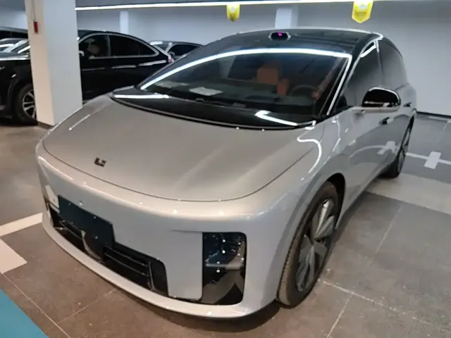 Li Auto Li i8 2025 Standard Edition