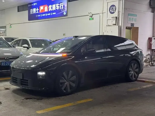 Li Auto i6 2025 2WD Base Model