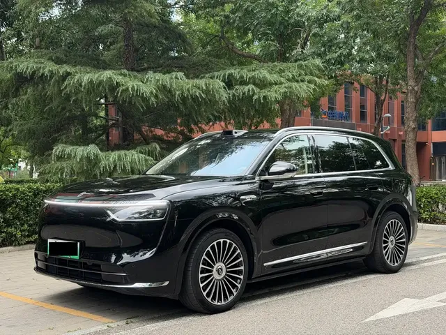 AITO Wenjie AITO M8 2025 Extended Range Ultra 53.4kWh 6-Seater