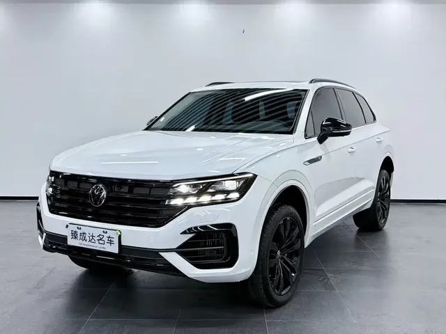 Volkswagen Touareg 2021 3.0TSI Sharp Edition with Gloss Black Sports Package
