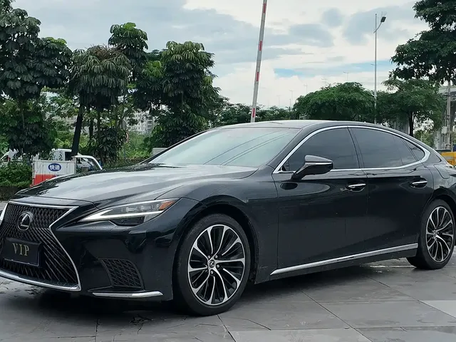Lexus LS 2023 500h Luxury Edition