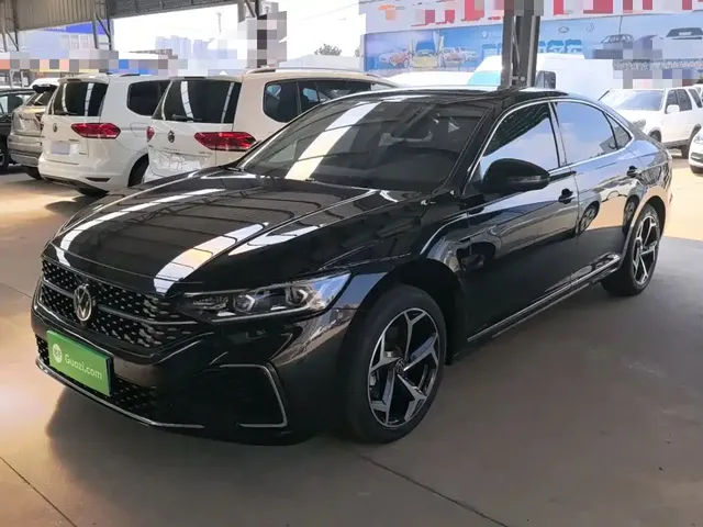 Volkswagen Passat 2023 Facelift 330TSI Starlight Luxury Edition