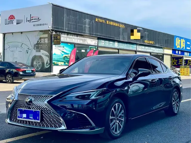 Lexus ES 2025 200 Ultimate Edition