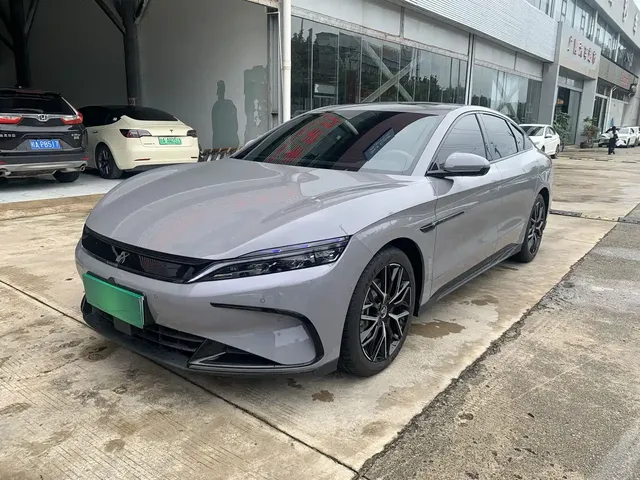 BYD Han 2025 DM-i Smart Driving Edition 125KM Honor