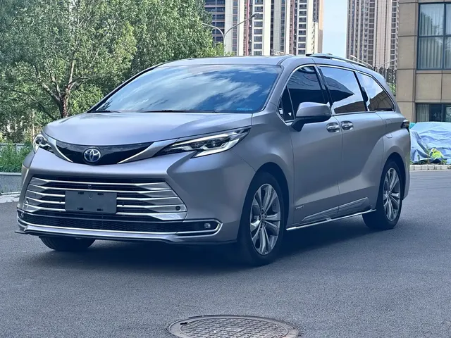 Toyota Sienna 2023 2.5L Hybrid Platinum Edition