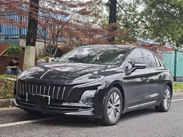 Hongqi E-QM5 2022 431km Charging Enjoyment Edition