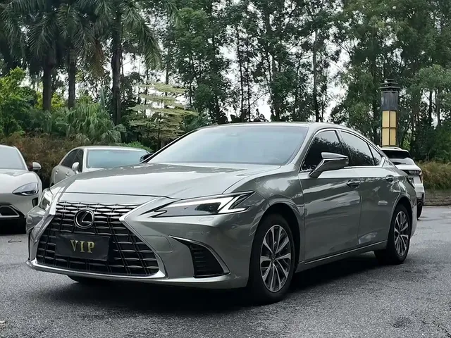 Lexus ES 2025 200 Ultimate Edition