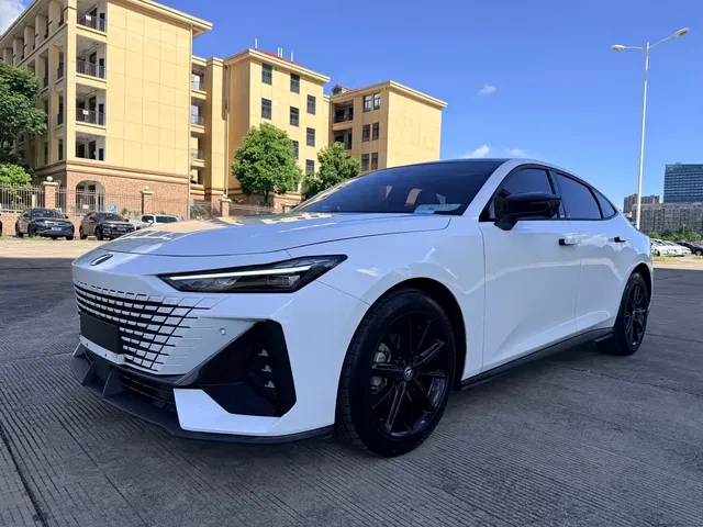 Changan UNI-V 2023 1.5T Luxury Edition