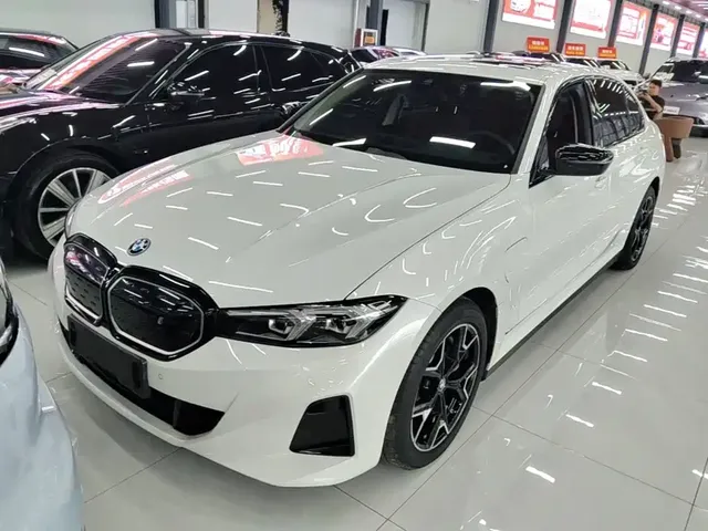 BMW i3 2023 eDrive 40 L Shadowline Package