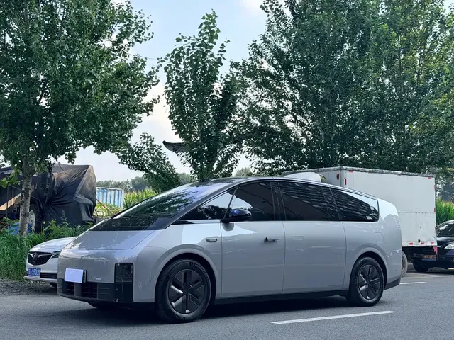 Li Auto MEGA 2025 Model Home Family Special Edition