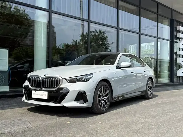 BMW 5 Series (Import) 2024 530i Leading Model M Sport Package