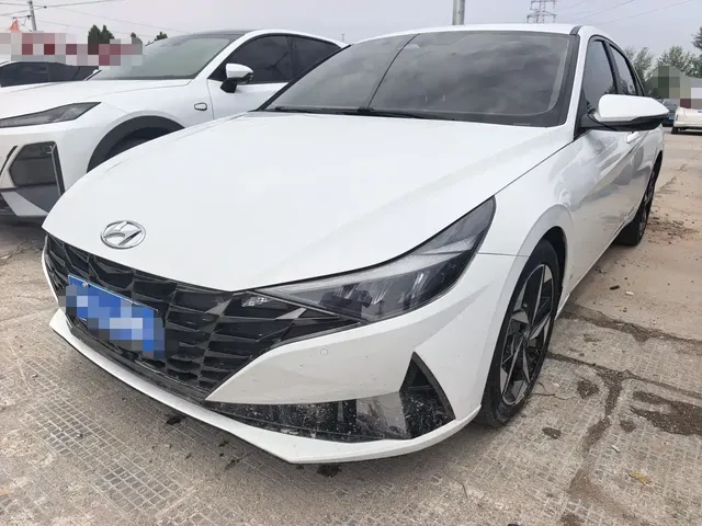 Hyundai Elantra 2021 1.5L CVT LUX Premium Edition