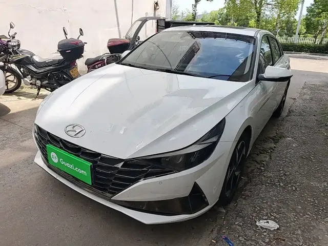 Hyundai Elantra 2021 1.5L CVT LUX Premium Edition