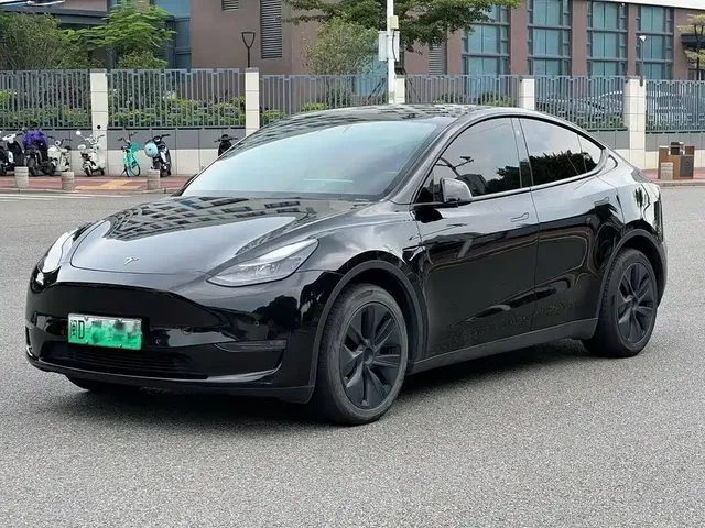 Tesla Model Y 2023 Long Range All-Wheel Drive Edition