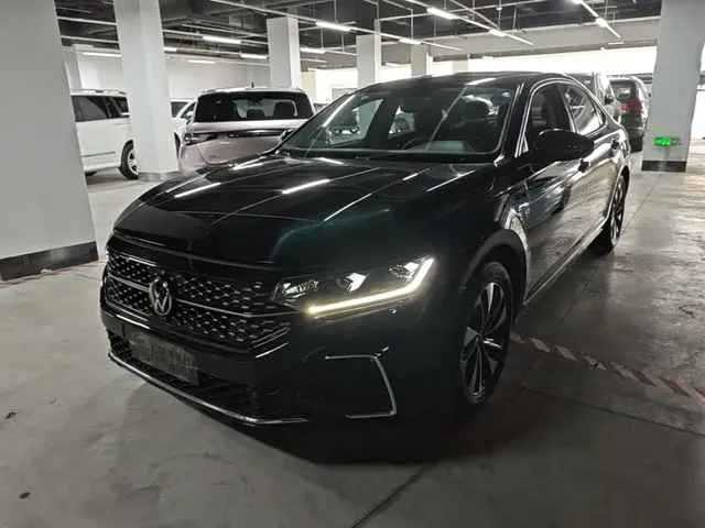 Volkswagen Passat 2023 Facelift 330TSI Starlight Elite Edition