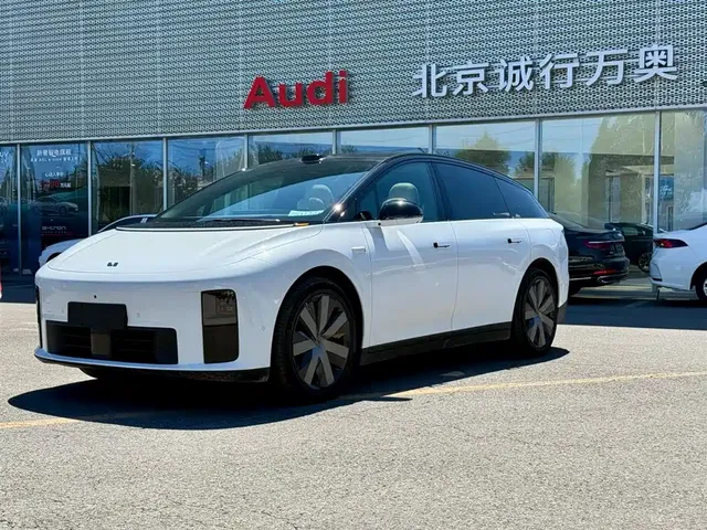 Li Auto i6 2025 4WD Base Model