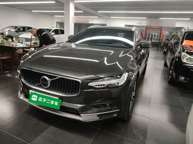 Volvo V90 2021 Model Cross Country B5 AWD Smart Edition