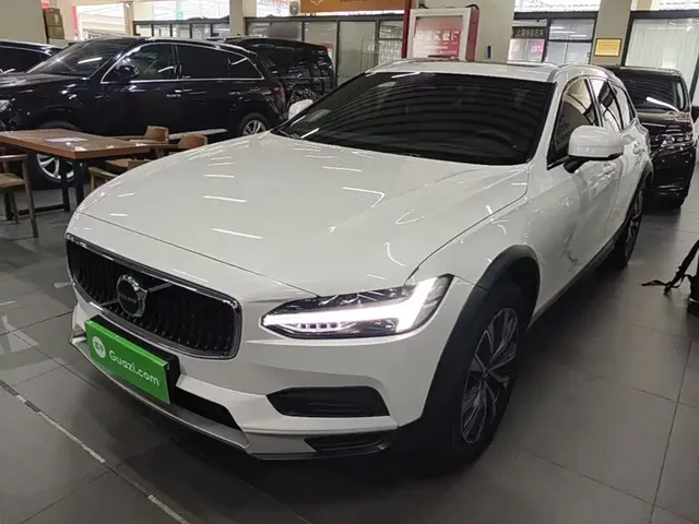 Volvo V90 2023 Cross Country B5 AWD Smart Distance Edition