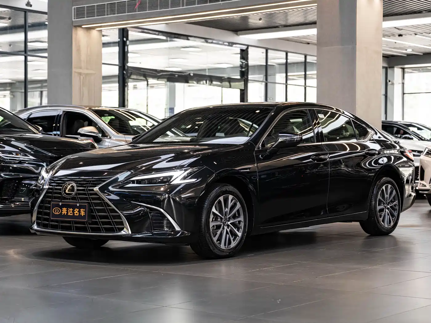 Lexus ES 2025 300h Ultimate Edition